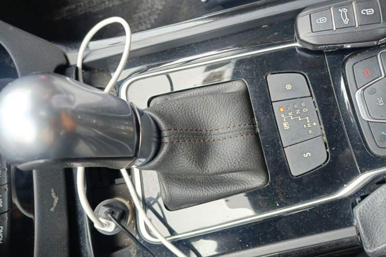 Used Peugeot 508 2011 2.3L Automatic Flagship Edition Gear Lever