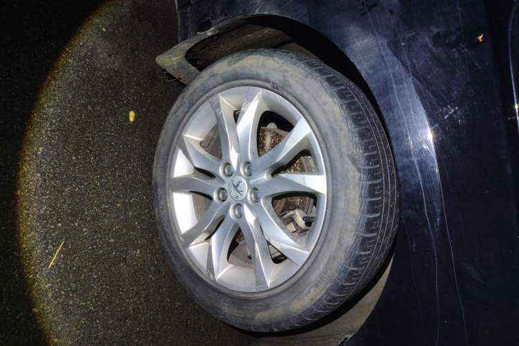 Used Peugeot 508 2011 2.3L Automatic Luxury Edition Right Front Wheel Hub