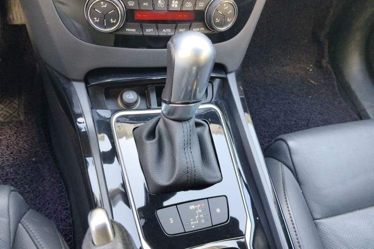 Used Peugeot 508 2011 2.3L Automatic Luxury Edition Gear Lever