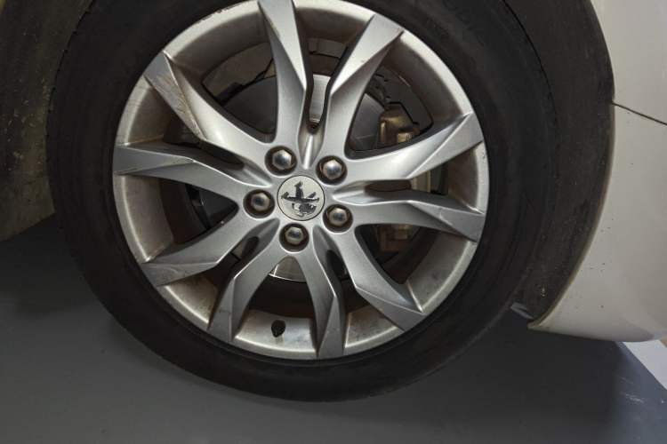 Used Peugeot 508 2011 2.3L Automatic Luxury Edition Right Front Wheel Hub