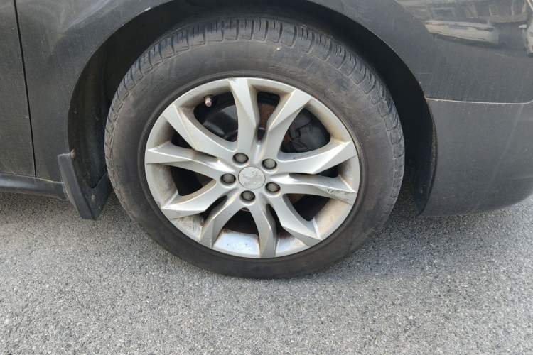 Used Peugeot 508 2011 2.3L Automatic Luxury Edition Right Front Wheel Hub
