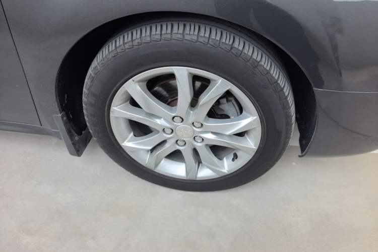 Used Peugeot 508 2011 2.3L Automatic Luxury Edition Right Front Wheel Hub