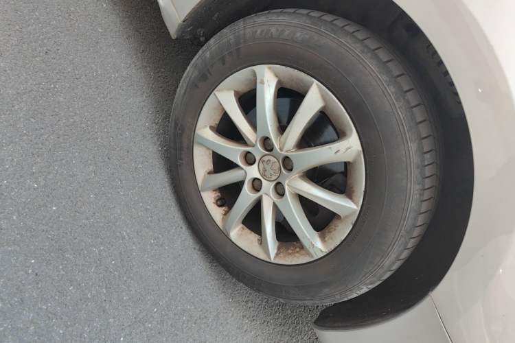 Used Peugeot 508 2011 2.3L Automatic Classic Edition Right Front Wheel Hub