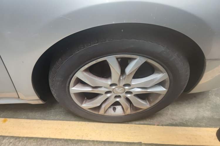 Used Peugeot 508 2011 2.3L Automatic Luxury Edition Right Front Wheel Hub