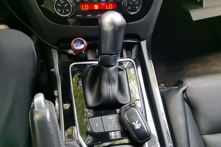 Used Peugeot 508 2011 2.3L Automatic Flagship Edition Gear Lever