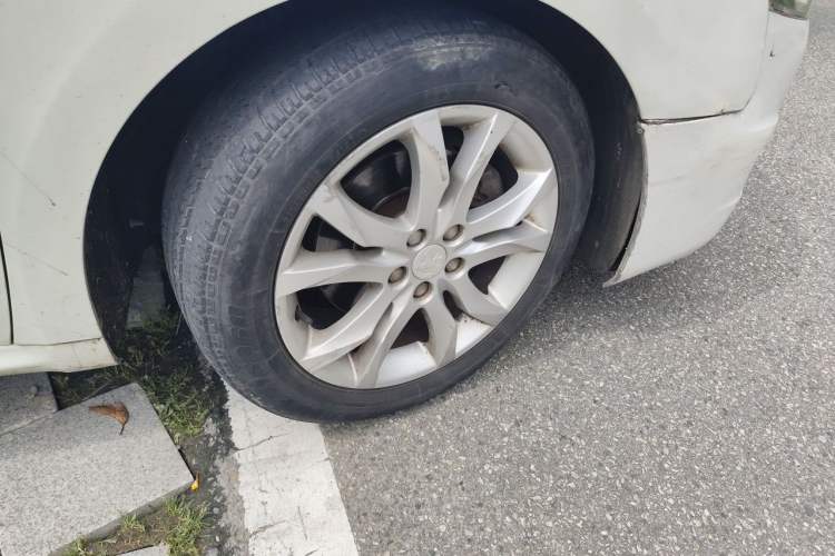 Used Peugeot 508 2011 2.3L Automatic Luxury Edition Right Front Wheel Hub