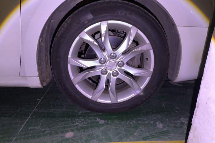 Used Peugeot 508 2011 2.3L Automatic Luxury Edition Right Front Wheel Hub