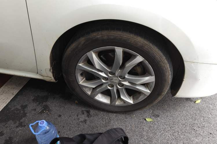 Used Peugeot 508 2011 2.3L Automatic Luxury Edition Right Front Wheel Hub
