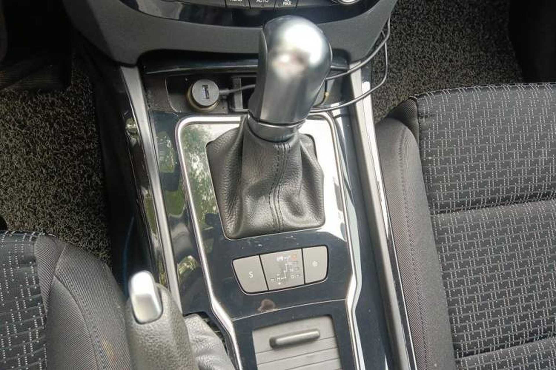Used Peugeot 508 2012 2.0L Automatic Sunroof Classic Edition Gear Lever