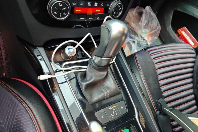 Used Peugeot 508 2012 2.0L Automatic Classic Edition Gear Lever