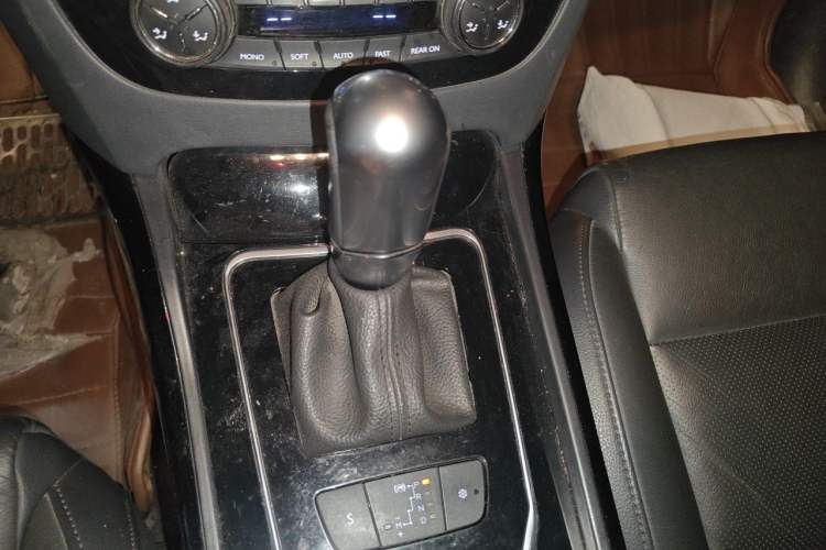 Used Peugeot 508 2012 2.0L Automatic Smart Enjoyment Version Gear Lever