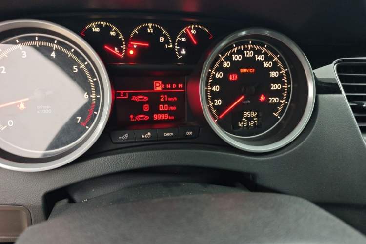Used Peugeot 508 2012 2.0L Automatic Sunroof Classic Edition Odometer Close Up