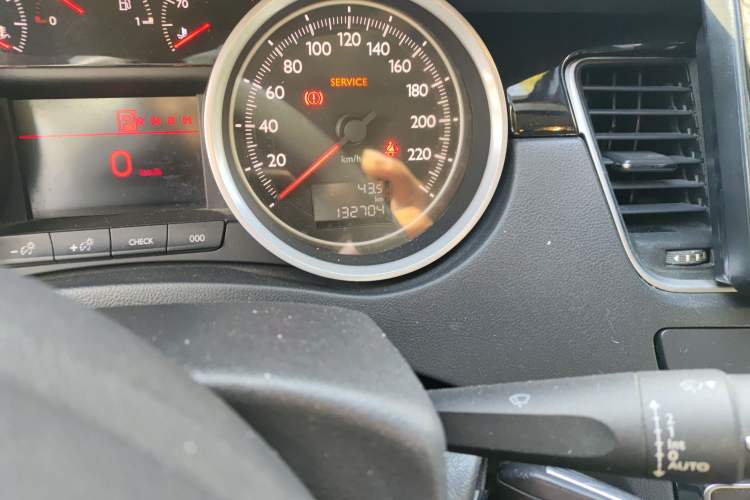 Used Peugeot 508 2012 2.3L Automatic Smart Edition Odometer Close Up