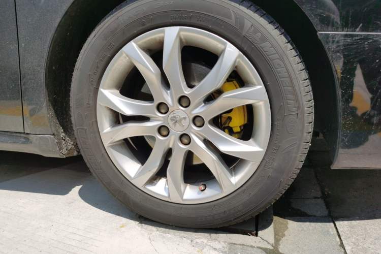 Used Peugeot 508 2012 2.0L Automatic Luxury Edition Right Front Wheel Hub