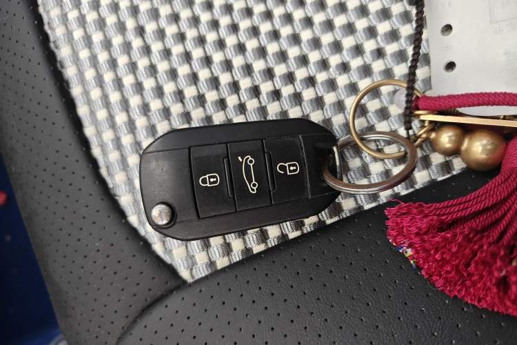 Used Peugeot 508 2012 2.0L Automatic Smart Enjoyment Version Vehicle Key