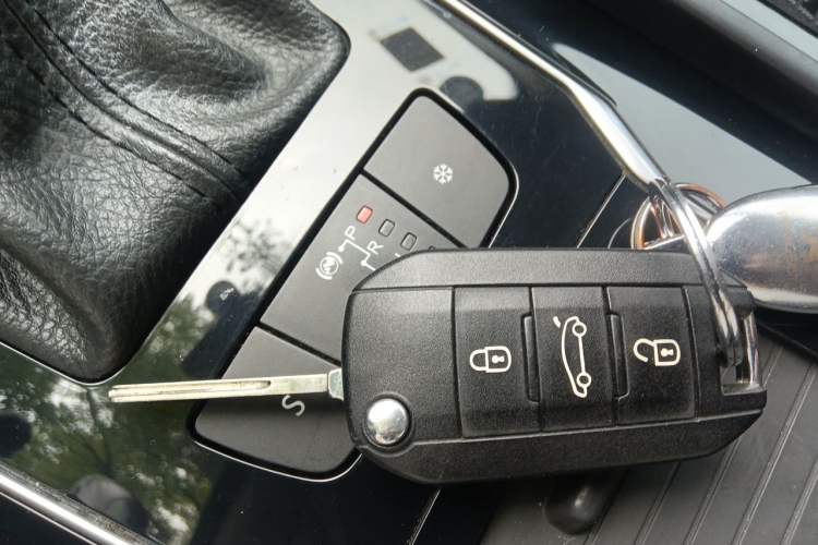 Used Peugeot 508 2012 2.0L Automatic Sunroof Classic Edition Vehicle Key