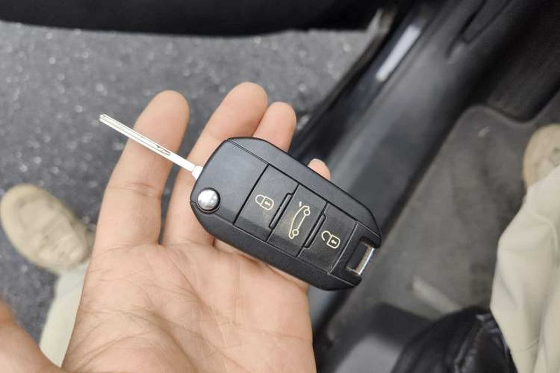 Used Peugeot 508 2012 2.0L Automatic Sunroof Classic Edition Vehicle Key