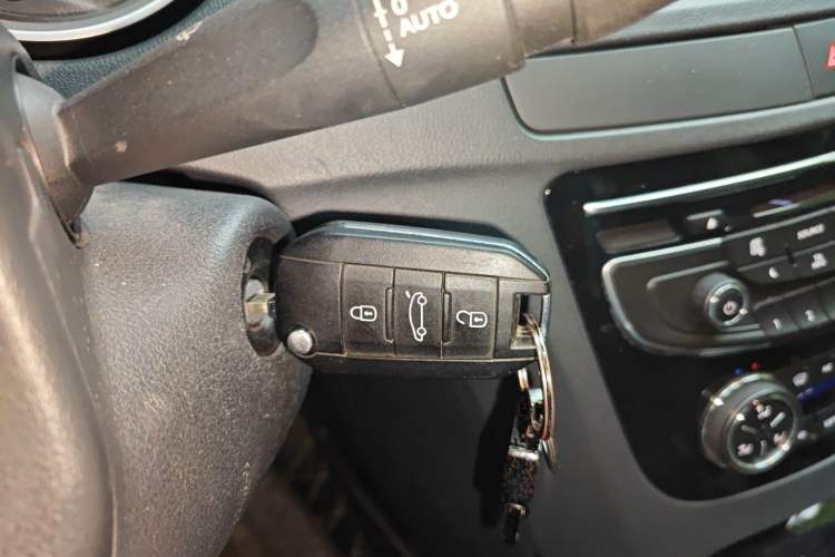 Used Peugeot 508 2012 2.0L Automatic Smart Enjoyment Version Vehicle Key