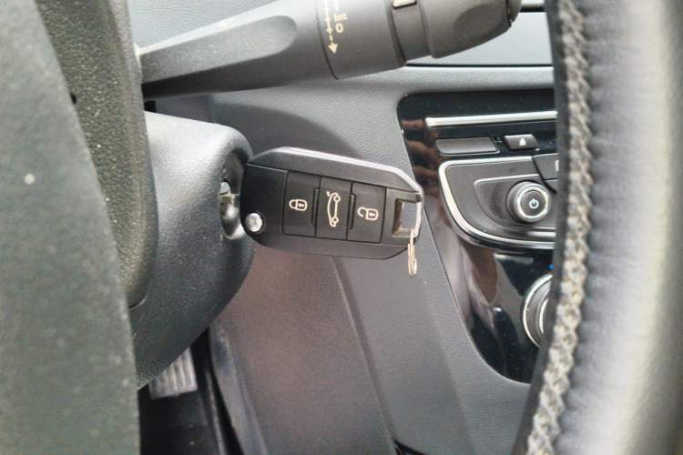 Used Peugeot 508 2012 2.0L Automatic Sunroof Classic Edition Vehicle Key