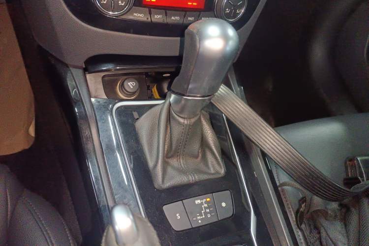 Used Peugeot 508 2012 2.0L Automatic Luxury Edition Gear Lever