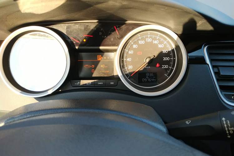Used Peugeot 508 2012 2.0L Automatic Classic Edition Odometer Close Up