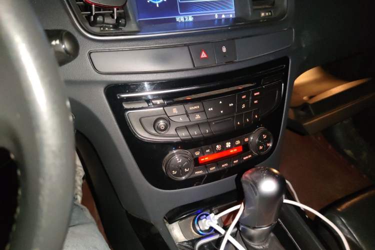 Used Peugeot 508 2012 2.0L Automatic Luxury Edition Audio And AC Panel