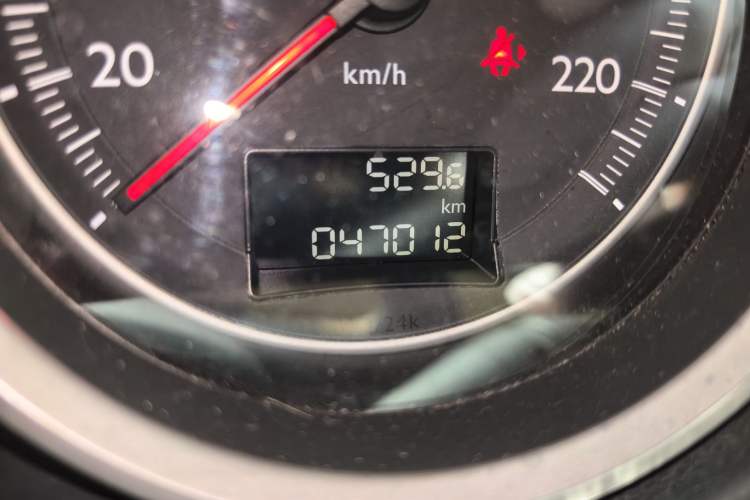 Used Peugeot 508 2012 2.0L Automatic Luxury Edition Odometer Close Up