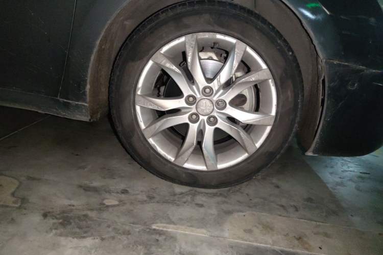 Used Peugeot 508 2012 2.0L Automatic Luxury Edition Right Front Wheel Hub