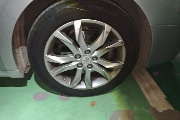 Used Peugeot 508 2012 2.0L Automatic Luxury Edition Right Front Wheel Hub
