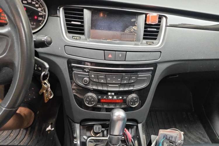 Used Peugeot 508 2012 2.0L Automatic Luxury Edition Audio And AC Panel