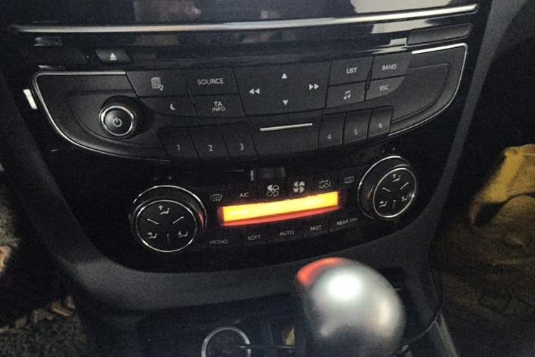 Used Peugeot 508 2012 2.0L Automatic Luxury Edition Audio And AC Panel