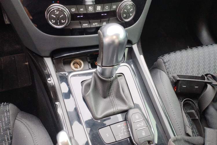 Used Peugeot 508 2012 2.0L Automatic Sunroof Classic Edition Gear Lever