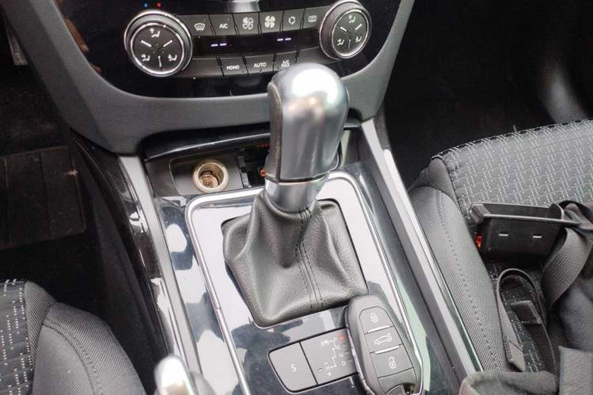 Used Peugeot 508 2012 2.0L Automatic Sunroof Classic Edition Gear Lever