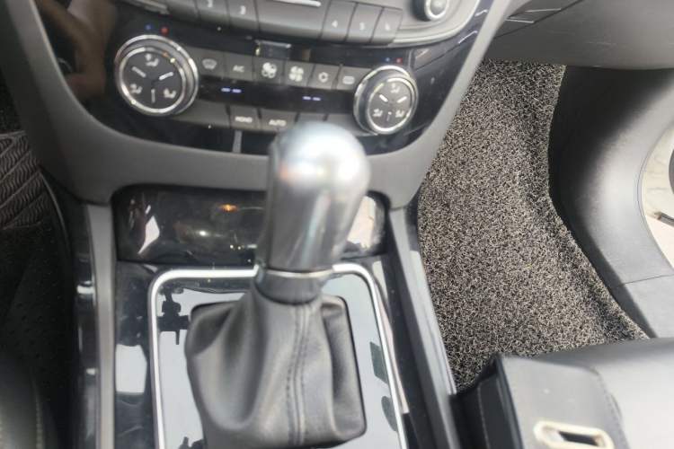 Used Peugeot 508 2012 2.0L Automatic Sunroof Classic Edition Gear Lever