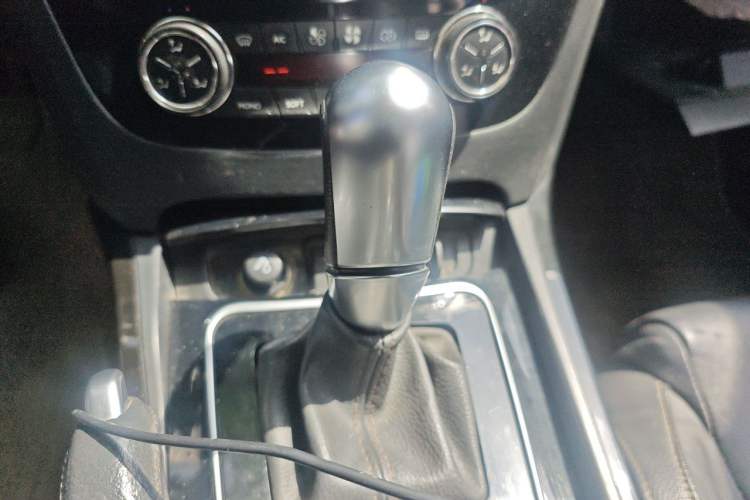 Used Peugeot 508 2012 2.0L Automatic Luxury Edition Gear Lever