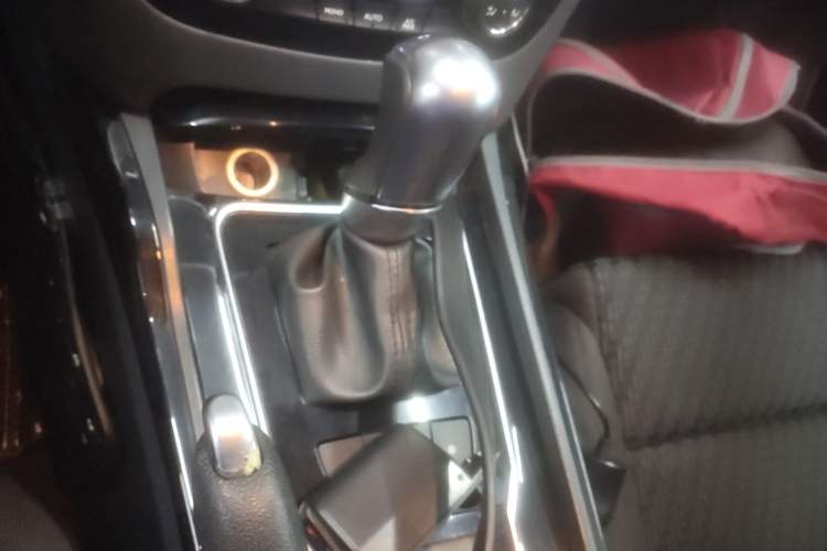 Used Peugeot 508 2012 2.0L Automatic Sunroof Classic Edition Gear Lever