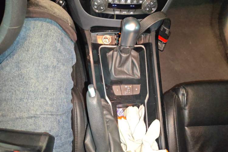 Used Peugeot 508 2012 2.0L Automatic Sunroof Classic Edition Gear Lever