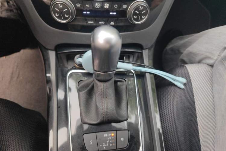 Used Peugeot 508 2012 2.0L Automatic Sunroof Classic Edition Gear Lever