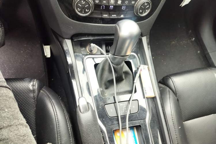 Used Peugeot 508 2012 2.0L Automatic Sunroof Classic Edition Gear Lever