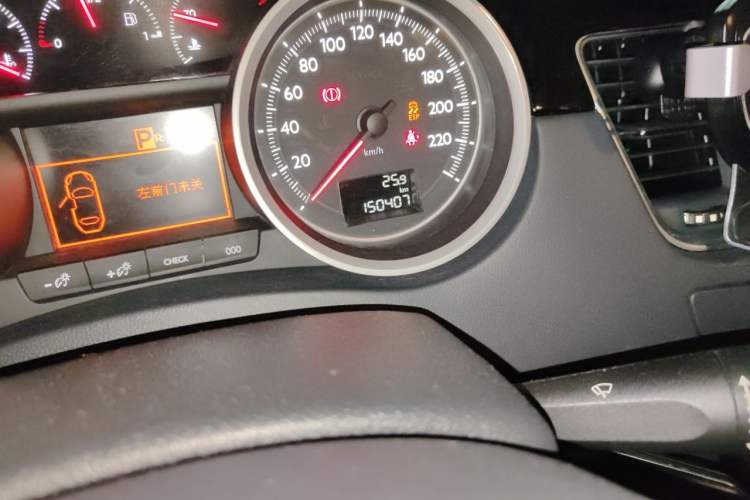 Used Peugeot 508 2012 2.0L Automatic Sunroof Classic Edition Odometer Close Up