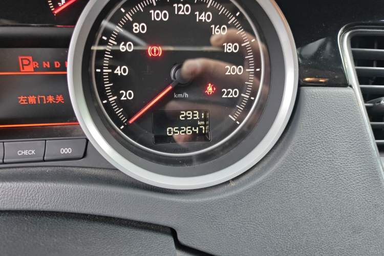 Used Peugeot 508 2012 2.0L Automatic Smart Enjoyment Version Odometer Close Up