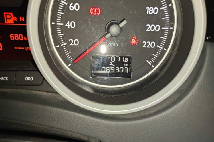 Used Peugeot 508 2012 2.0L Automatic Classic Edition Odometer Close Up