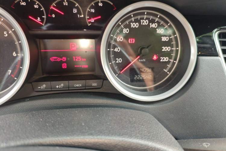 Used Peugeot 508 2012 2.0L Automatic Sunroof Classic Edition Odometer Close Up