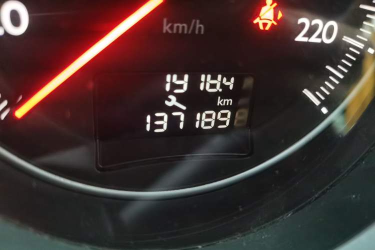 Used Peugeot 508 2012 2.0L Automatic Smart Enjoyment Version Odometer Close Up