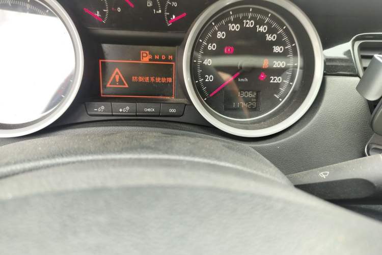 Used Peugeot 508 2012 2.0L Automatic Sunroof Classic Edition Odometer Close Up