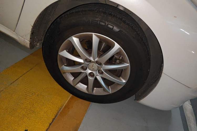 Used Peugeot 508 2012 2.0L Automatic Classic Edition Right Front Wheel Hub