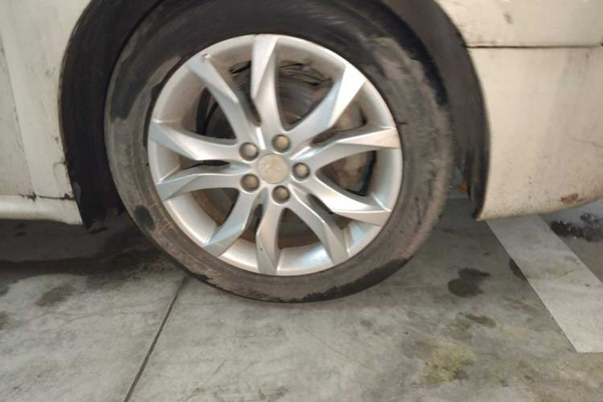 Used Peugeot 508 2012 2.0L Automatic Luxury Edition Right Front Wheel Hub