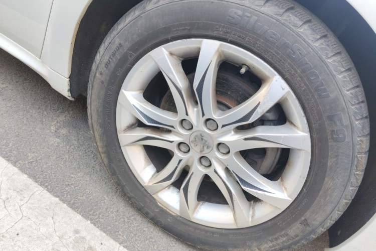 Used Peugeot 508 2012 2.3L Automatic Smart Edition Right Front Wheel Hub