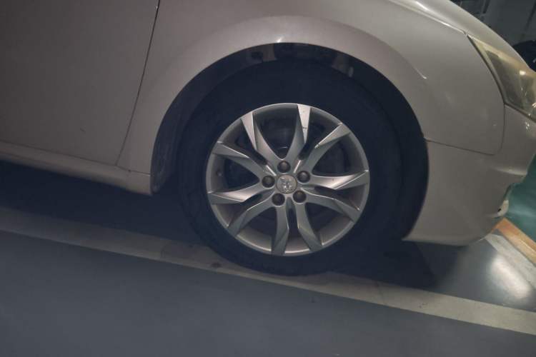 Used Peugeot 508 2012 2.3L Roland Garros Edition Right Front Wheel Hub