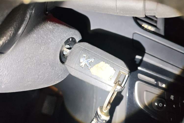 Used Peugeot 508 2012 2.0L Automatic Smart Enjoyment Version Vehicle Key
